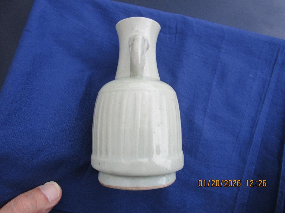 青磁　花瓶　花生け　中国陶磁器　耳付き　時代物　無傷　程度良し　1本