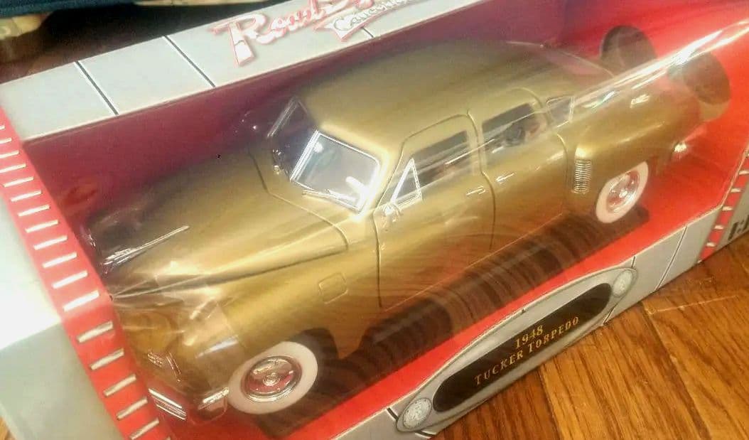 ミニカー 1948 Tucker Torpedo