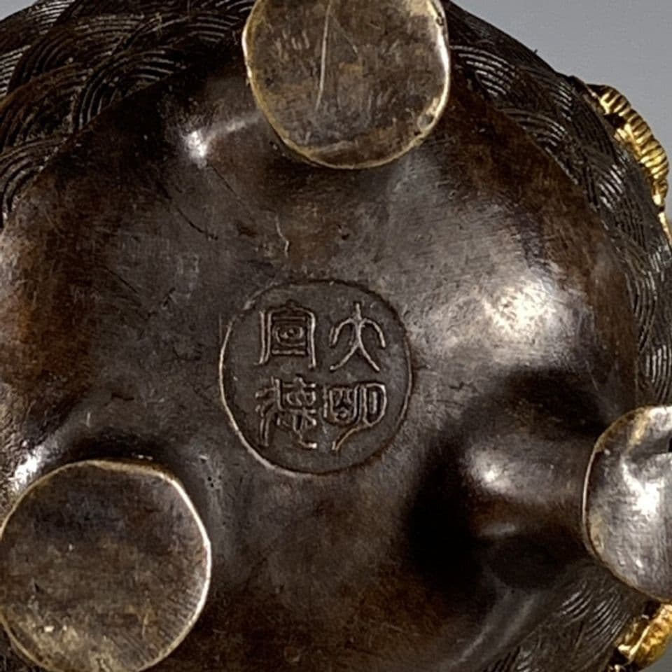 両耳鎏金浮彫り蓮華三脚香炉 仏具香道具 銅製品 工芸品 置物