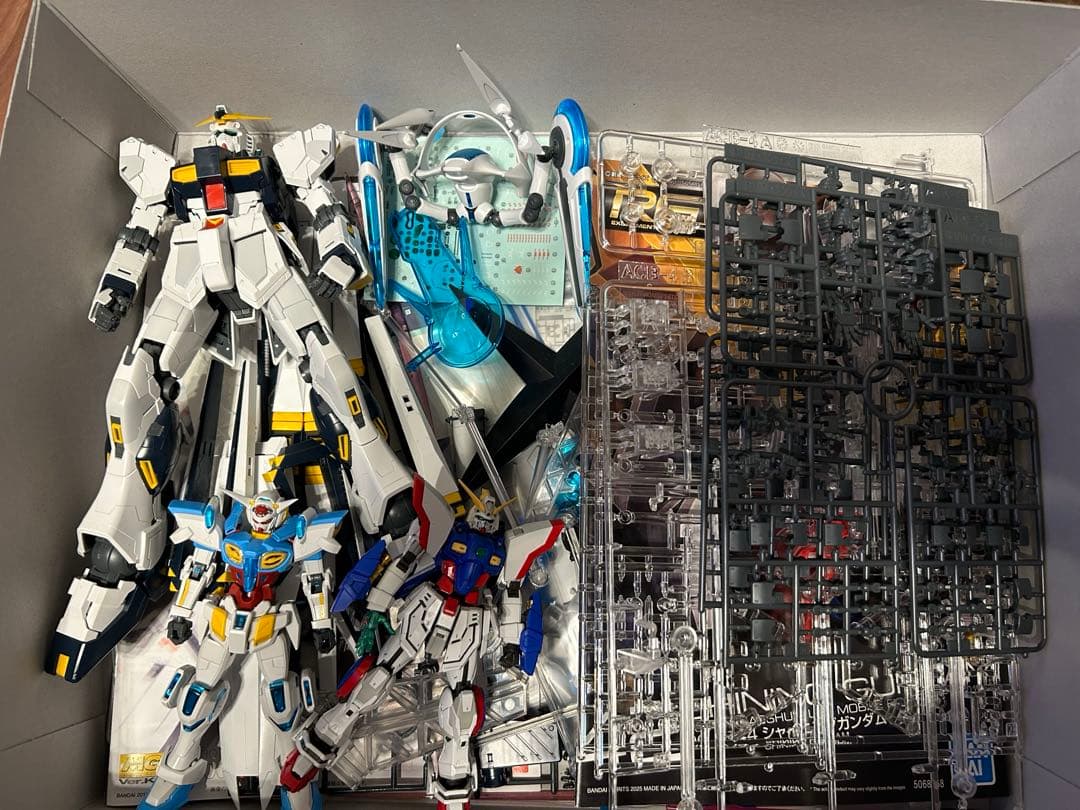 ガンプラ組み立て済み　νガンダム　Ｇセルフ　シャイニングガンダム