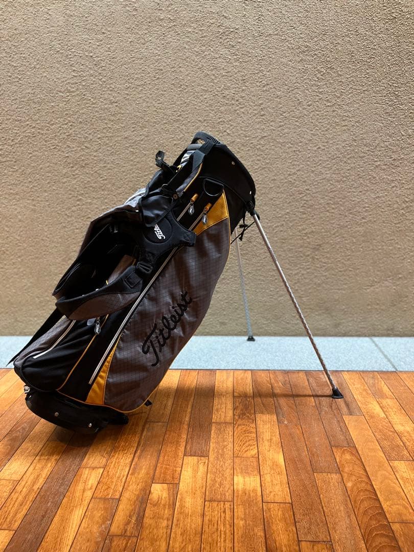 Titleist スタンド式キャディバッグ 8.5型 5分割 ブラック・オレンジ