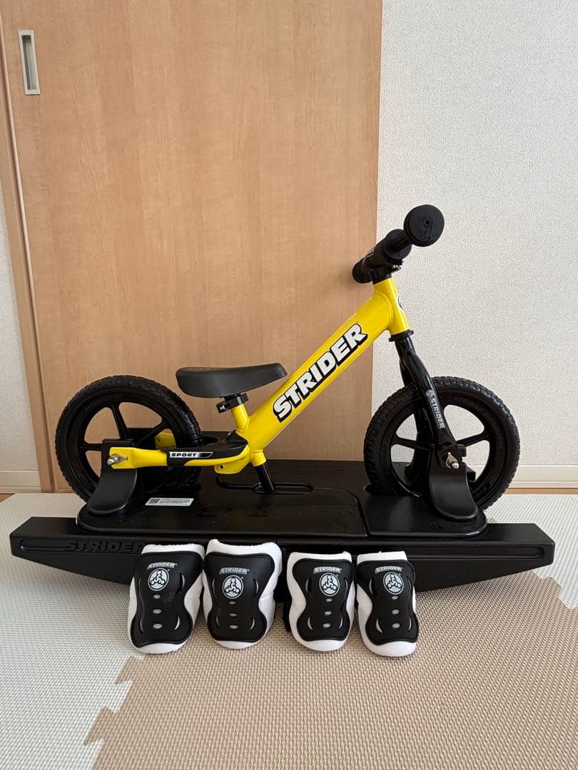 ロッキングストライダー　イエロー 12インチ　プロテクター付き