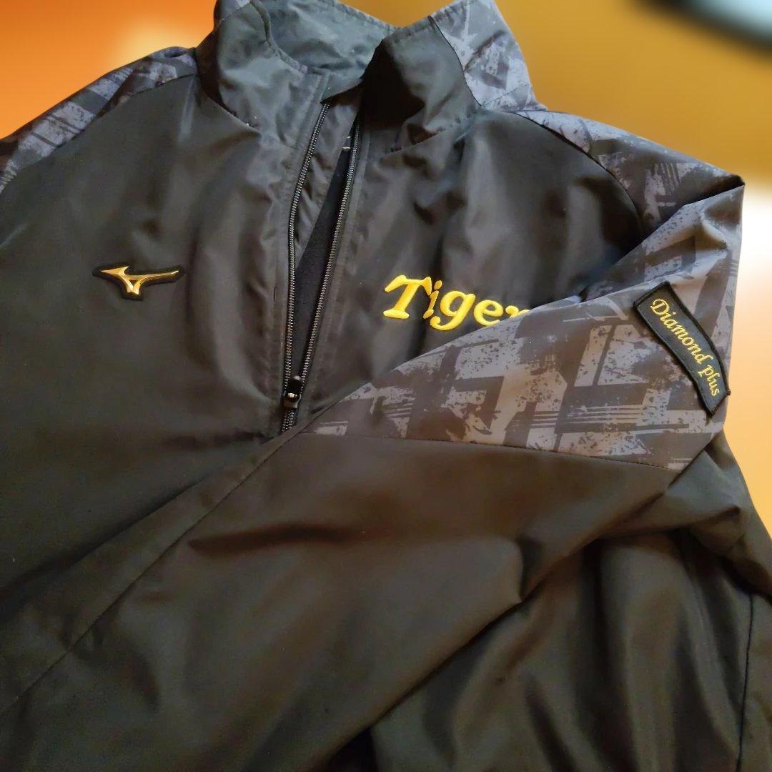 阪神タイガース　裏起毛ウィンドブレーカー