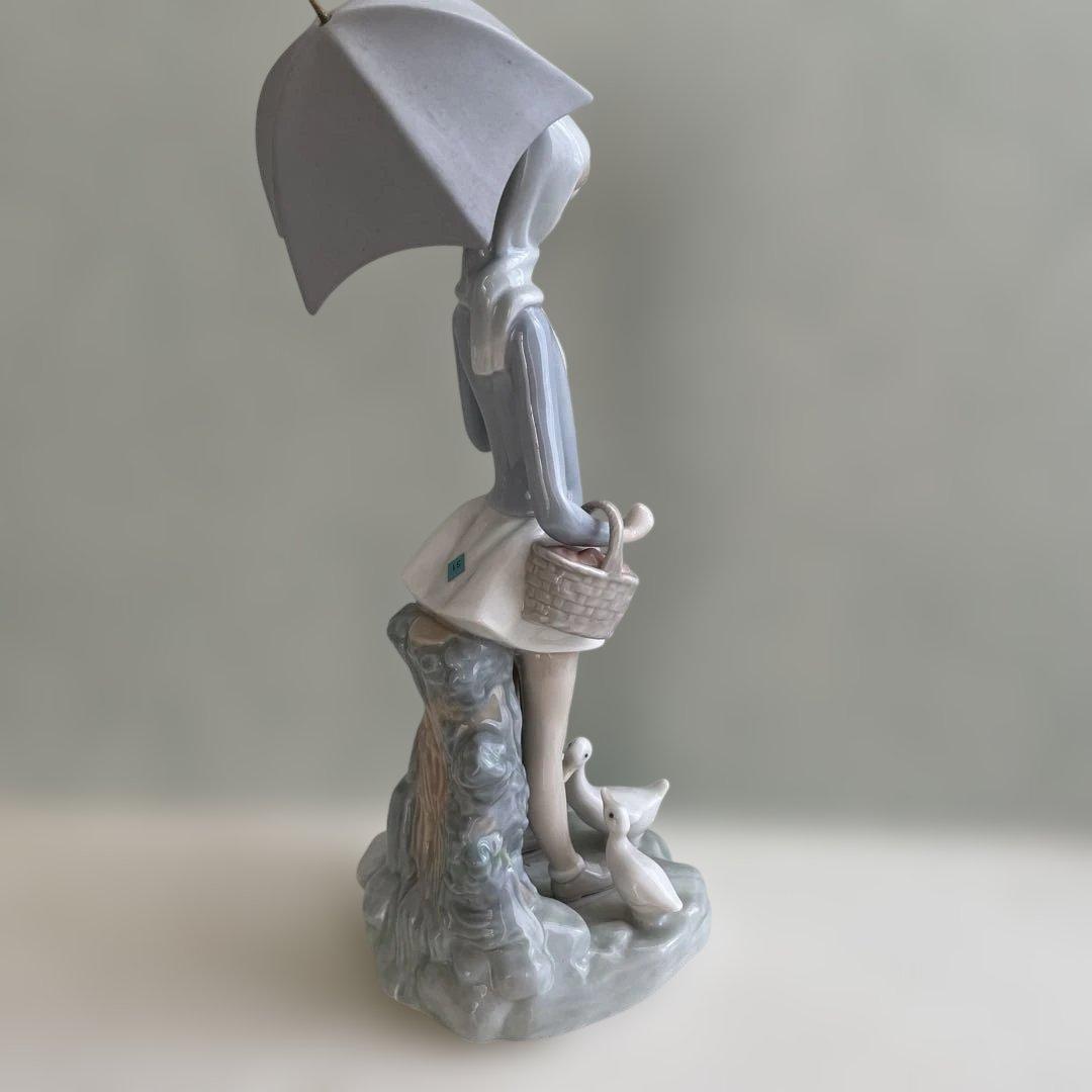 リヤドロ　傘を持つ少女とガチョウ
