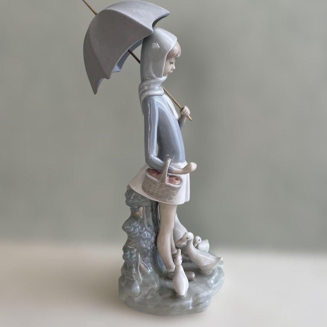 リヤドロ　傘を持つ少女とガチョウ