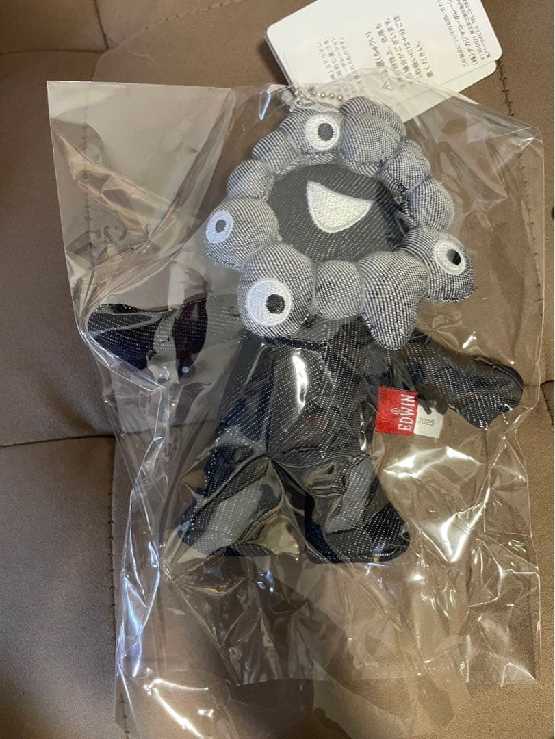 新品タグ付き　ミャクミャク EDWIN エドウィン チェーン付きぬいぐるみ