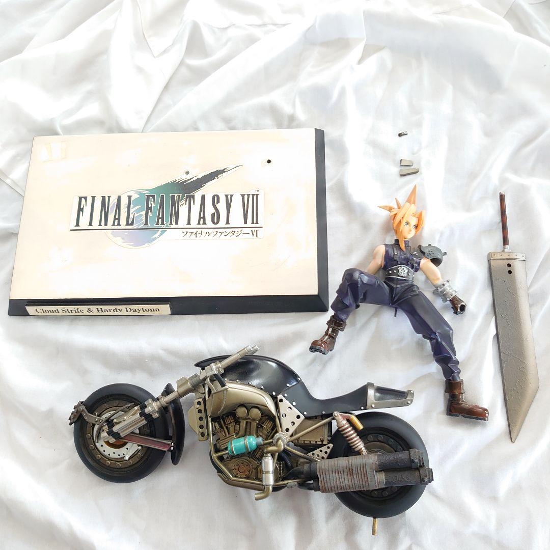 FINAL FANTASY VII クラウド・ストライフ フィギュア