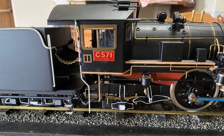 45年くらい前の蒸気機関車の模型です。