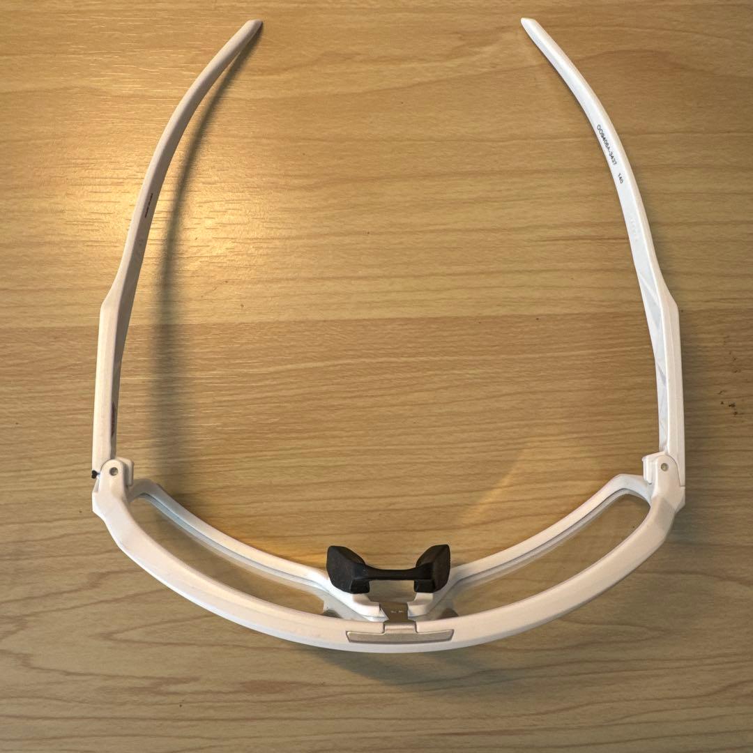 Oakley sutro(スートロ)ホワイト