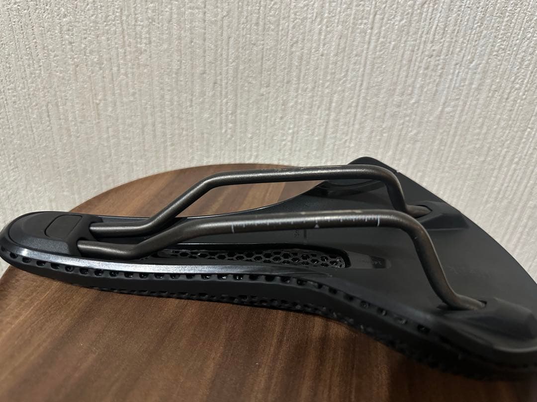 パーツ Fi'zi:k VENTO ANTARES R3 ADAPTIVE 140mm