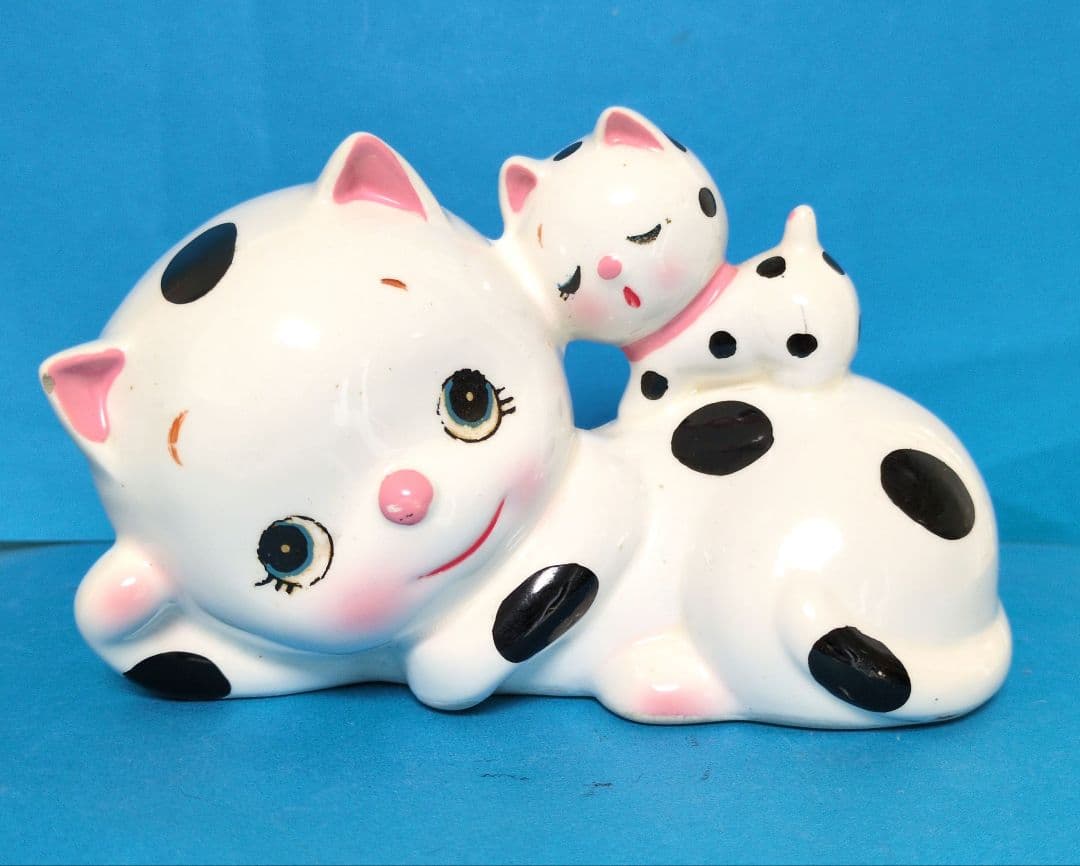1970年代 内藤ルネ　可愛い黒い水玉模様のおめめパッチリ親猫と眠り子猫の貯金箱