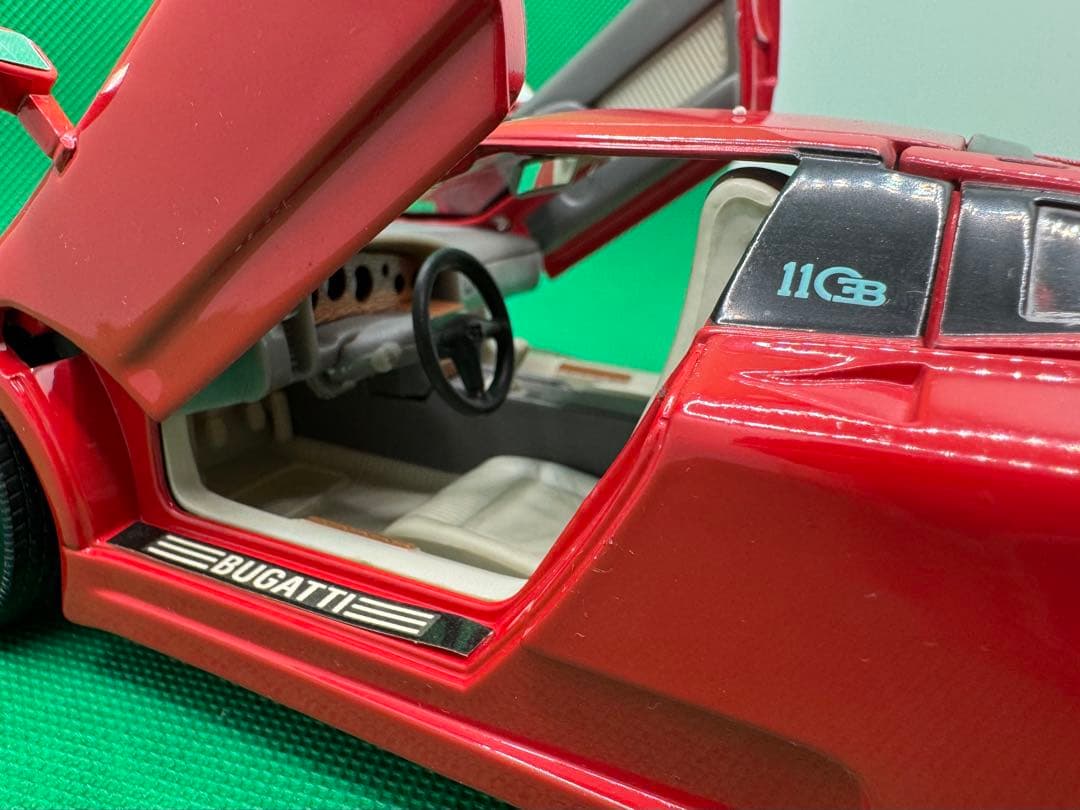 Bugatti EB110 赤1/18スケール