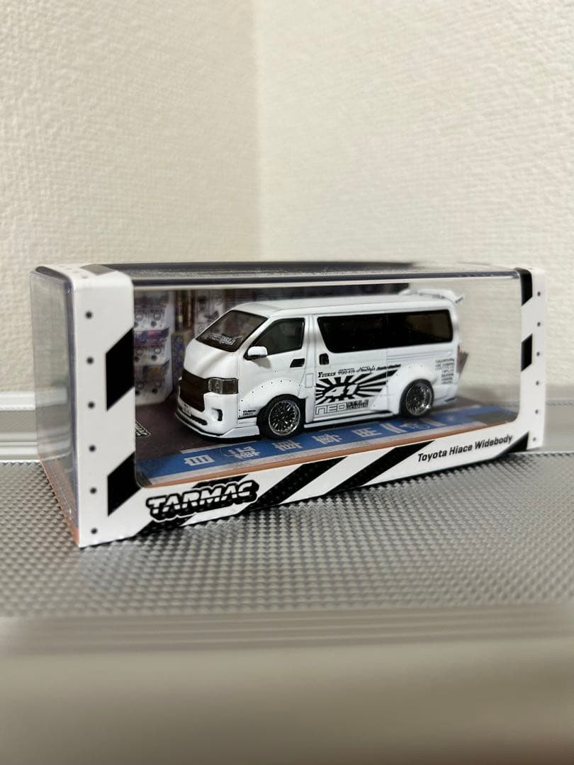 えいちゃん　TARMAC Toyota Hiace Wide white