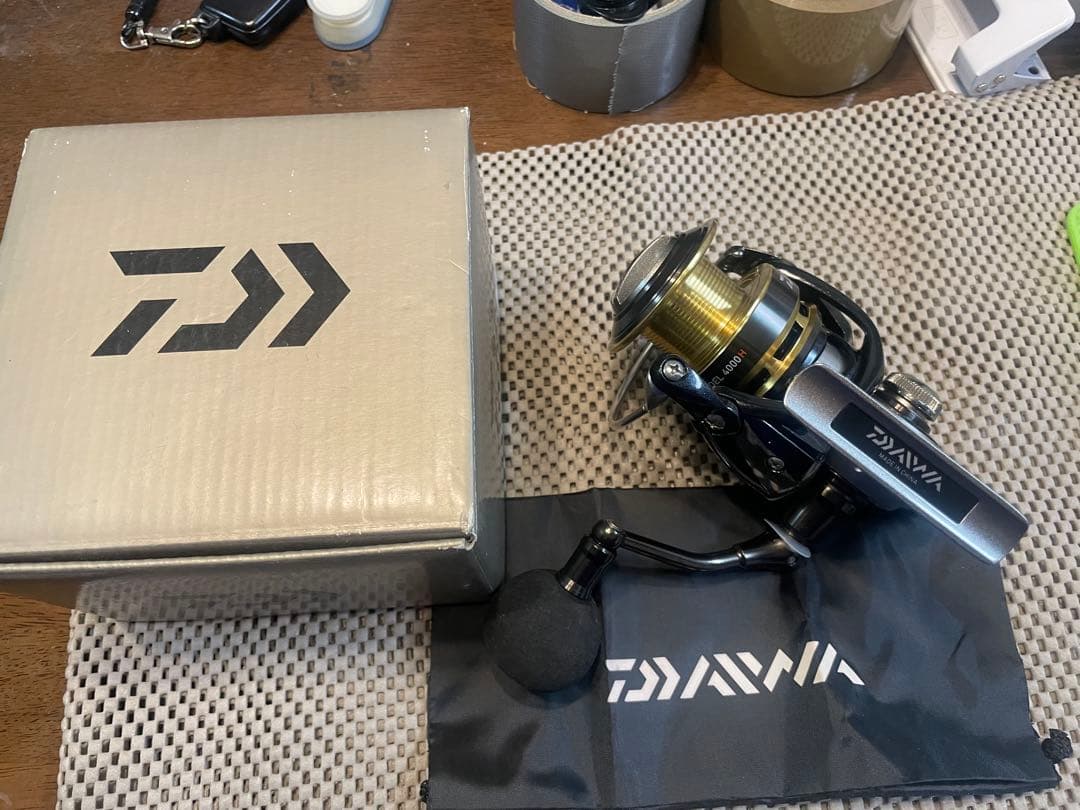 M ダイワ　VADEL 4000H スピニングリール