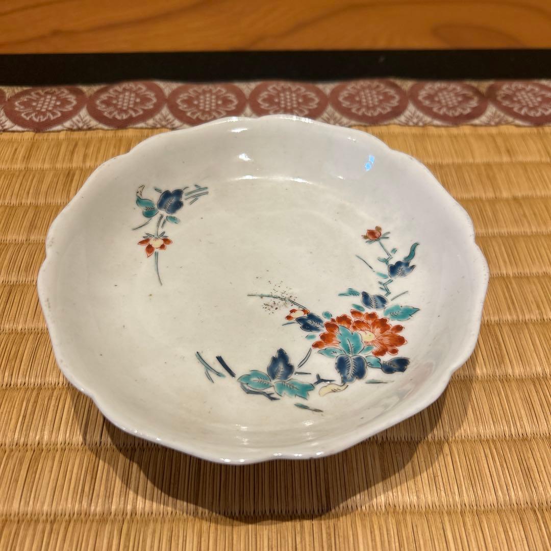 脚付き花陶器皿