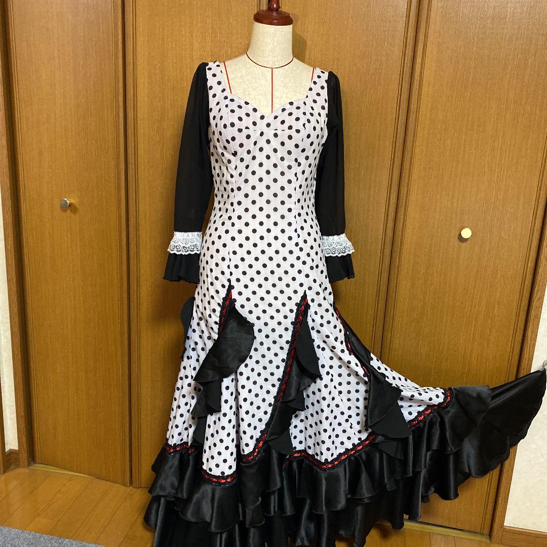 フラメンコ ドレス　白地✖️黒の水玉　アトリエ喜美恵