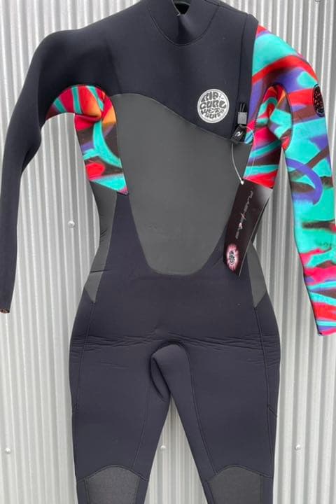 希少柄　真冬用　　ripcurl ウェットスーツ　5／3ミリ　起毛
