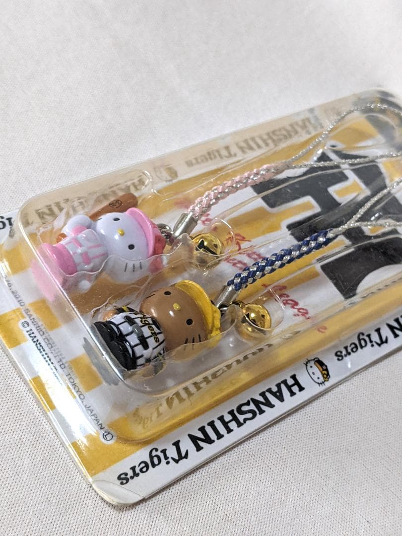 【キティ】阪神タイガーズ　ペアストラップ　日焼けキティちゃん　ユニフォーム姿