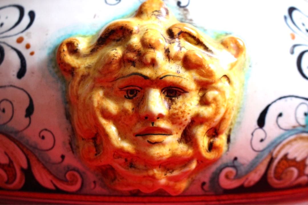 イタリア雑貨【デルータ　マヨルカ焼き　蓋付きセンターピース】