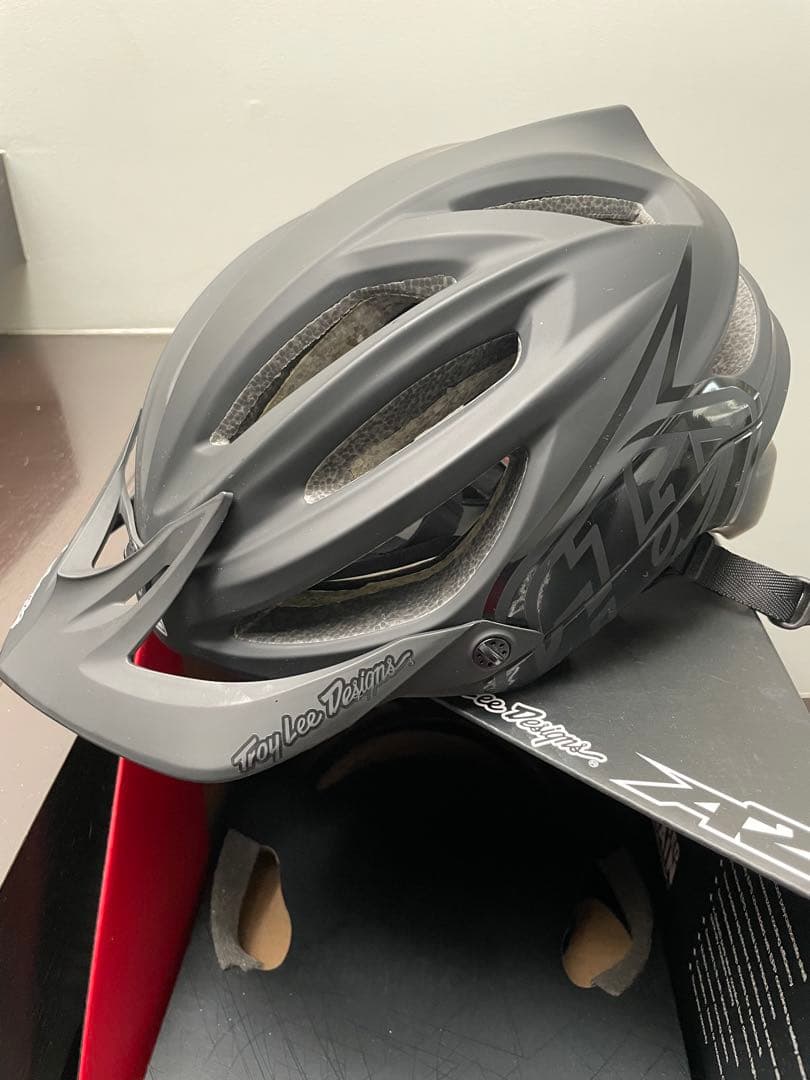 トロイリーデザインヘルメット　美品