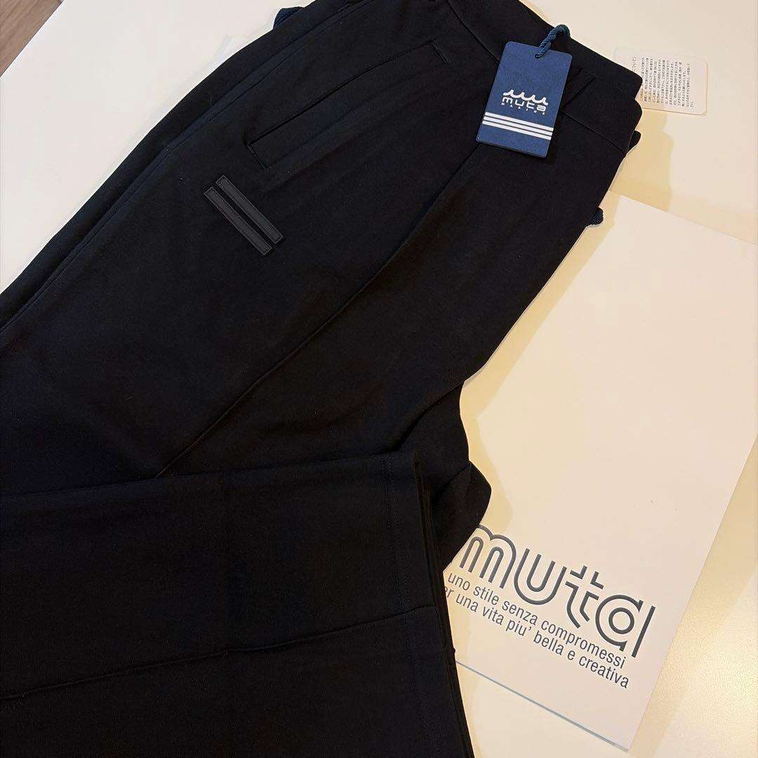 ゆ〜　ムータマリン新品　ゴルフパンツMサイズ　定価30,800円