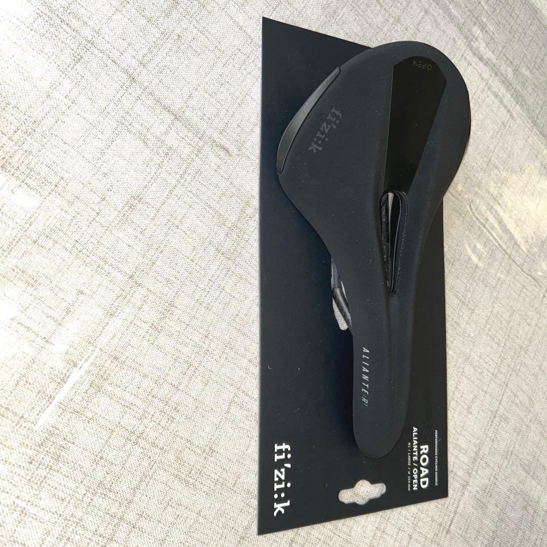 超美品　Fizik ALIANTE R1 OPEN サドル カーボンレール