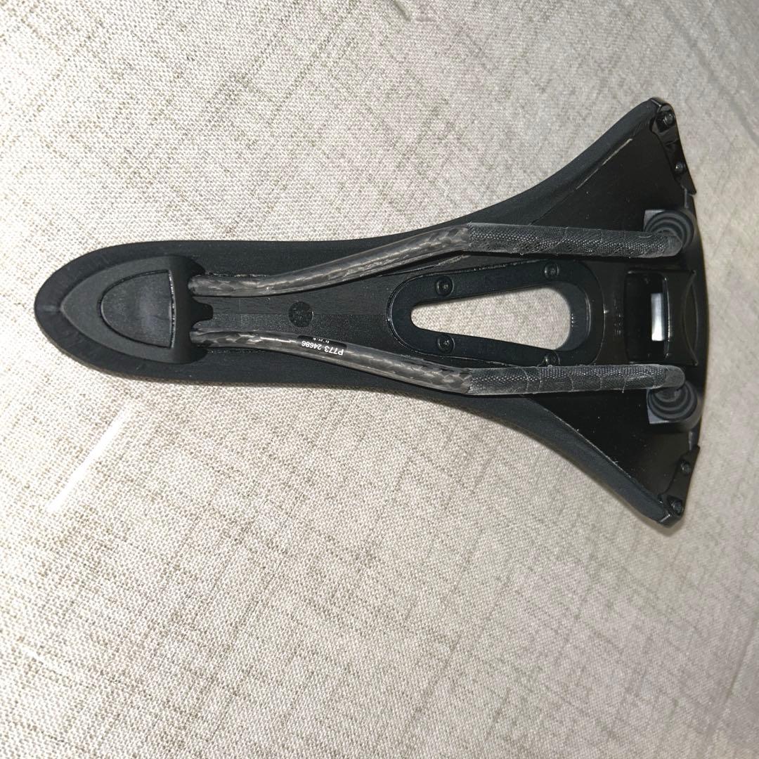 超美品　Fizik ALIANTE R1 OPEN サドル カーボンレール