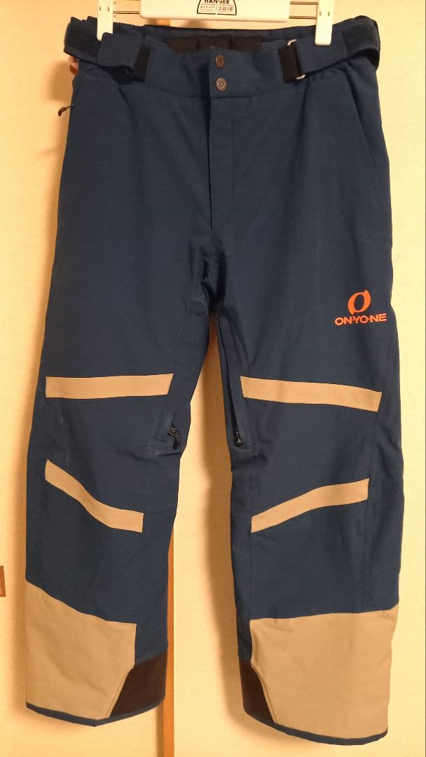 クリーニング済23－24オンヨネスキーウエア上下セット　サンド×ネイビーサイズM