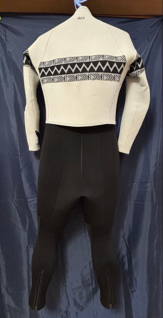 【お値下げ】SHE'S COCOモビーズ ウエットスーツ ベアトップ