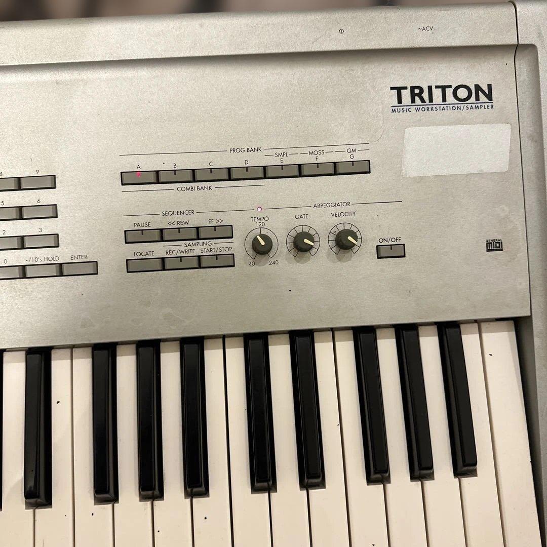 シンセサイザー KORG TRITON 61鍵