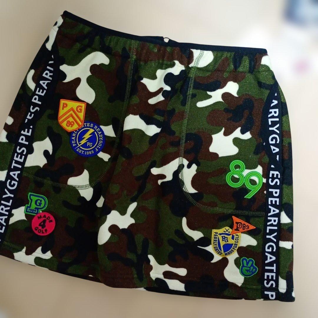 迷彩柄スカート 複数ワッペン付き