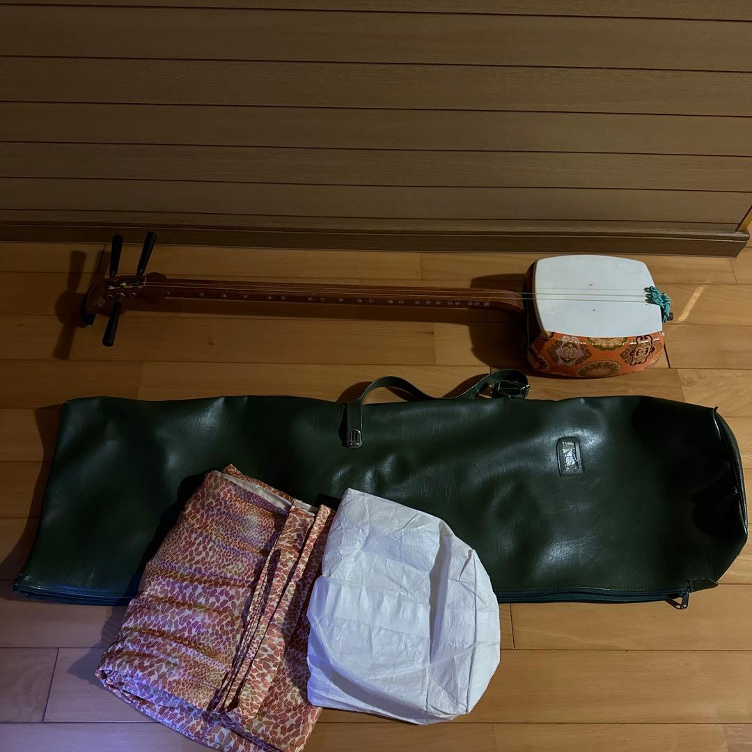 三味線本体 ソフトケース付き　細棹　秋田三味線　長唄等　３弦