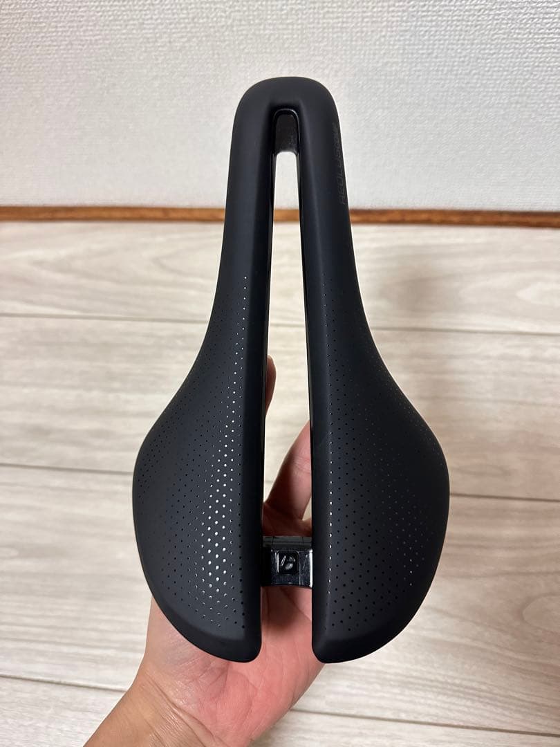 ボントレガー Aeolus Comp サドル 145mm