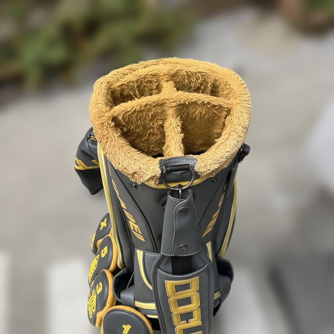 ドゥーカス Docus Reloaded キャディバッグ ヘッドカバーセット付属