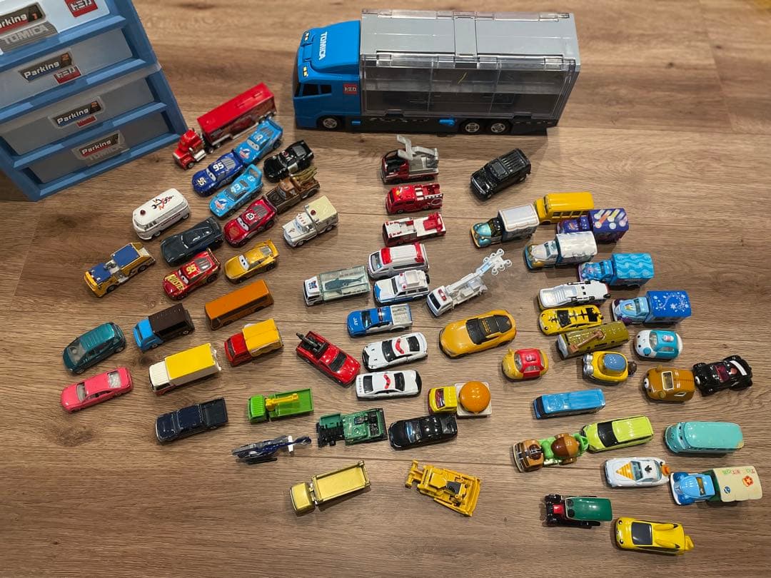 トミカ約60台まとめ売り　カーズキャラクター含む