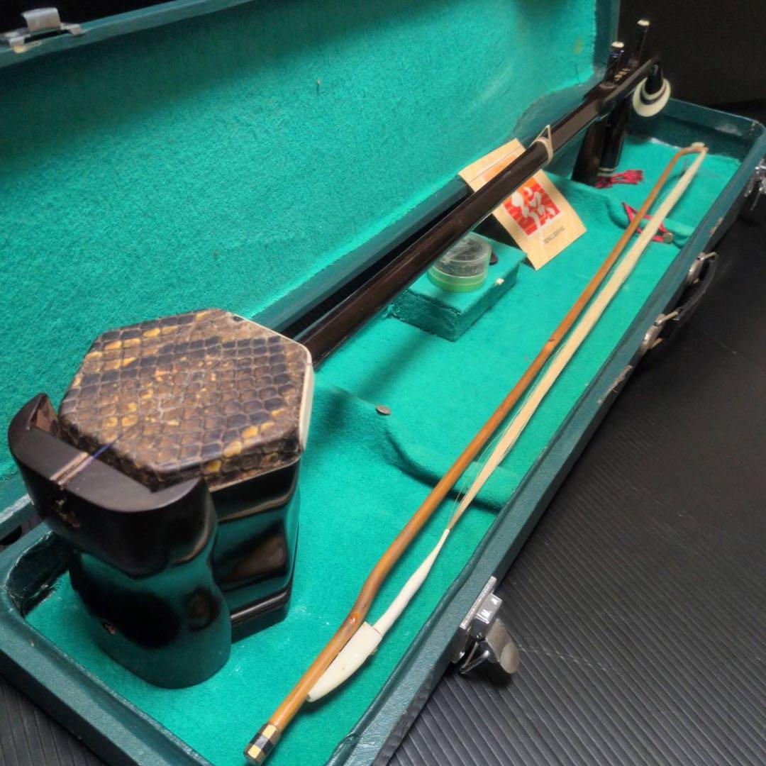 中国蘇州製 二胡 六角胴／ケース付／駒2個・未使用弦・松ヤニ付属／重量約765g