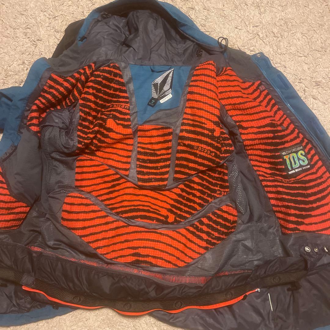 最終特別お値下げ❣️VOLCOMスノーボードウェア Lサイズ 上下セット　暖かい