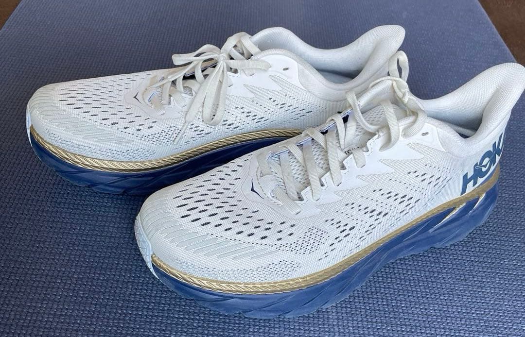 ホカオネオネ　クリフトン7 28センチ