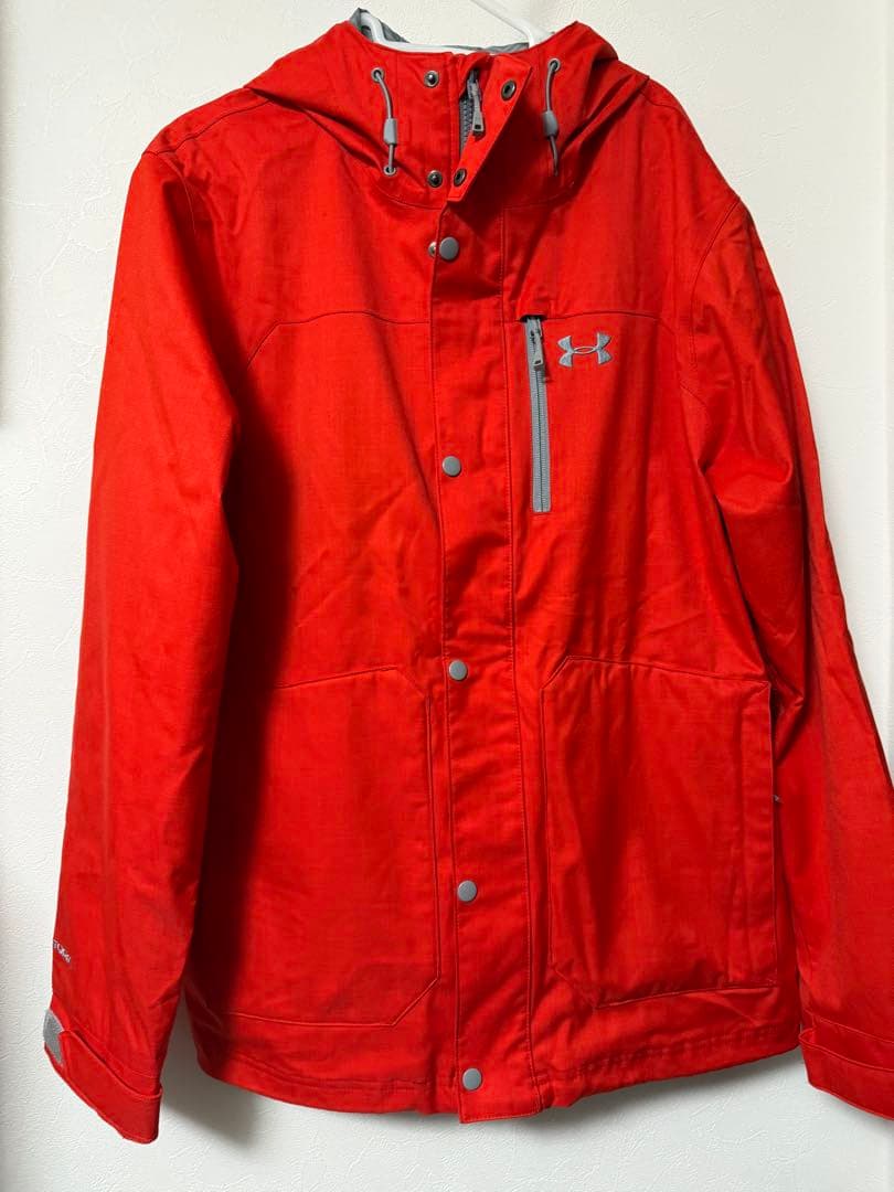 UNDER ARMOUR 赤 アウター