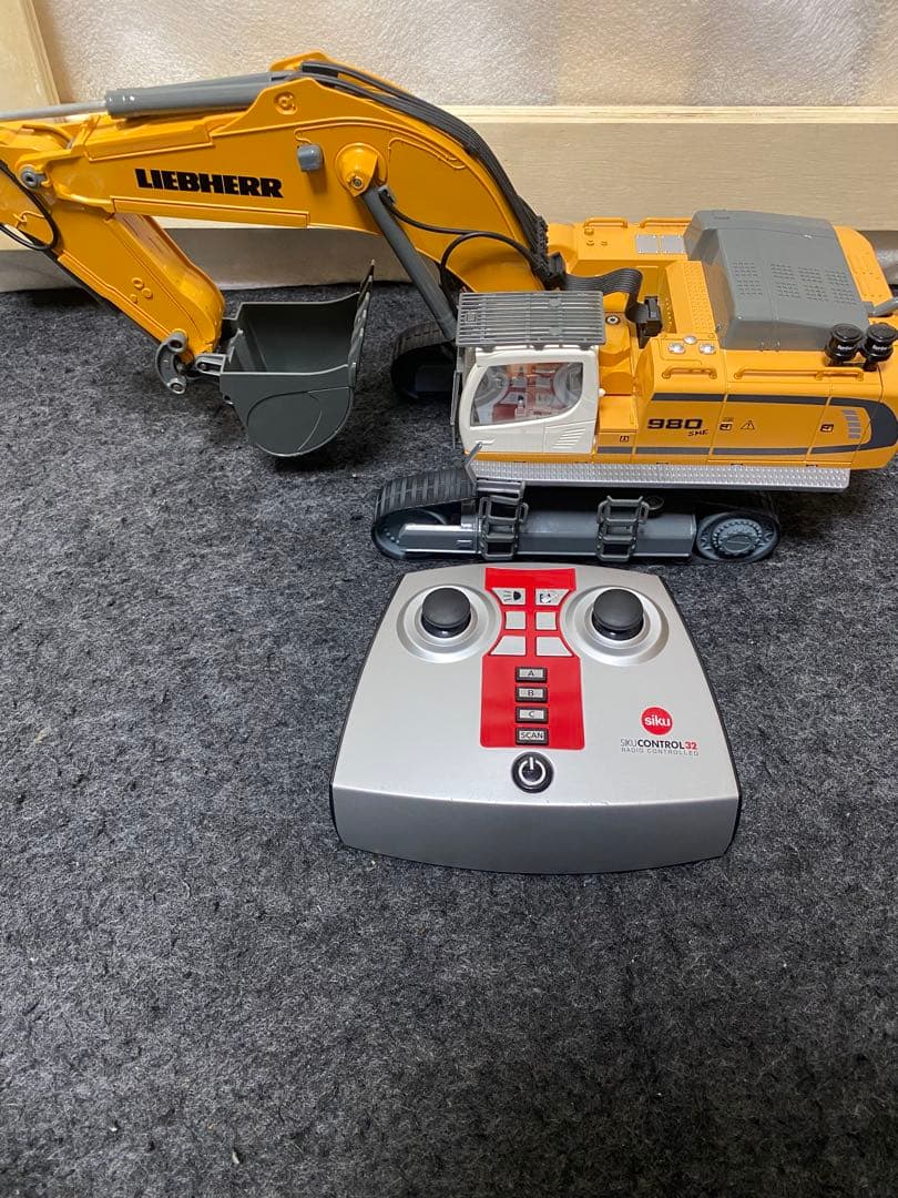 SIKU ジク 1/32スケール LIEBHERR R980 SME