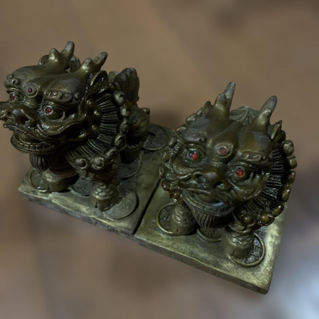 風水⭐︎縁起の良い⭐︎ブロンズの香港の獅子像⭐︎雄雌セットで！赤いお目目が可愛い‼︎