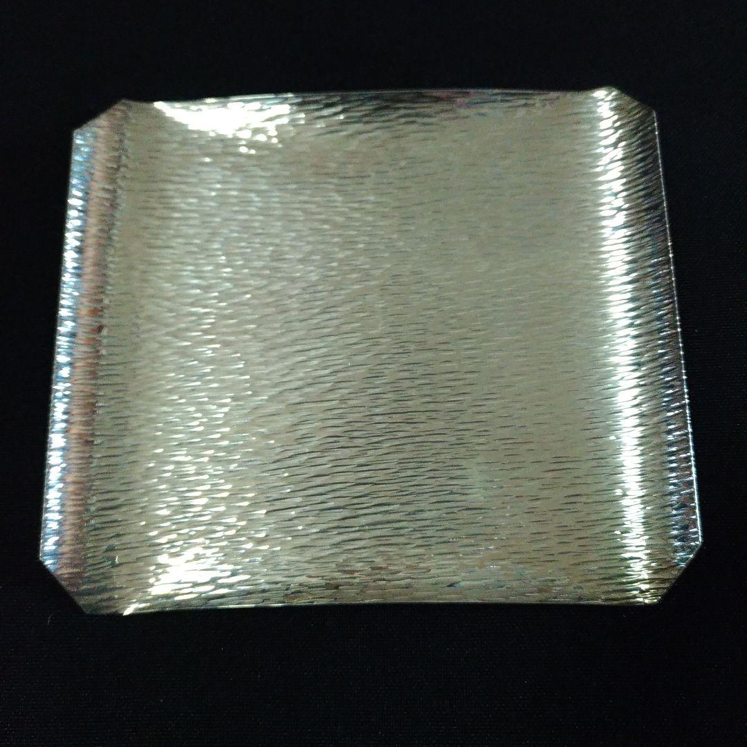 三越百貨店。銀製。シルバー製。お皿。鎚目模様。73.7g。中古品。