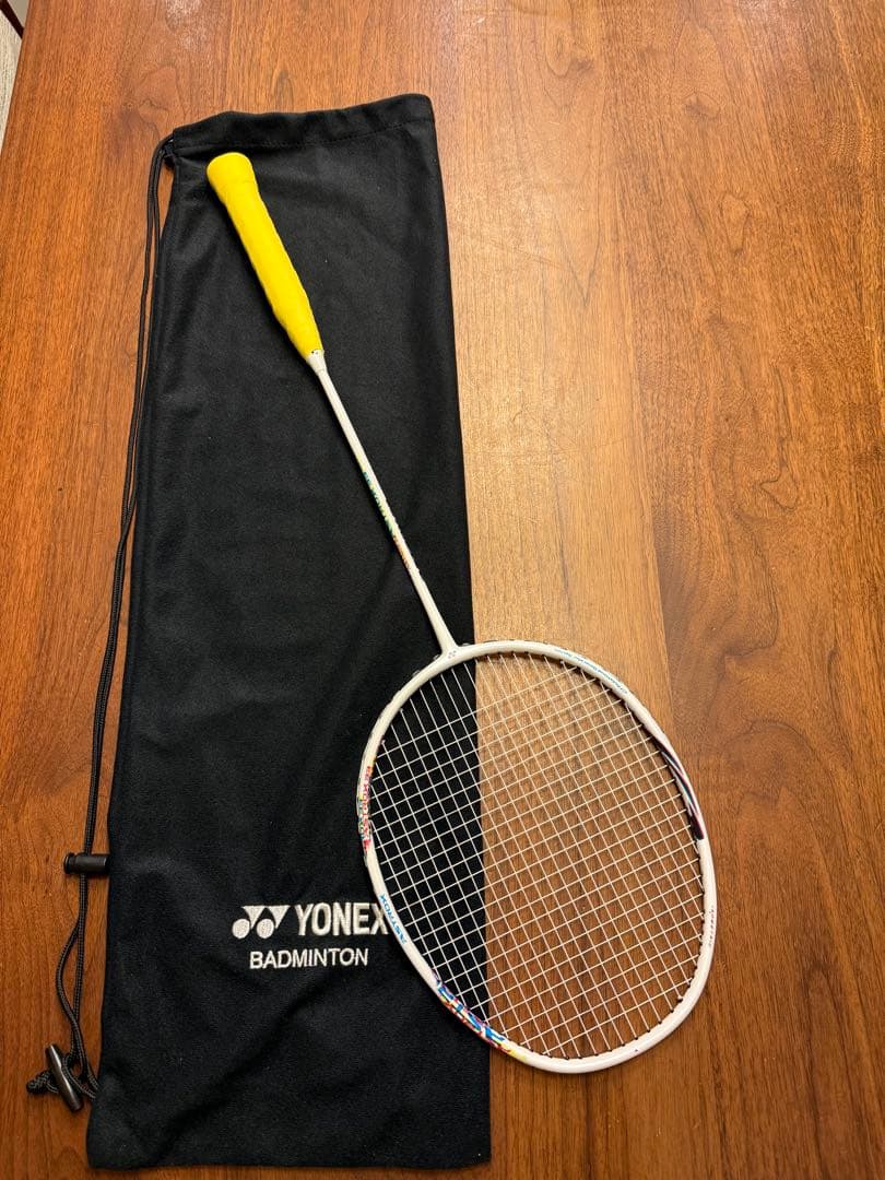 バドミントンラケット　YONEX ASTROX 33（アストロクス33）