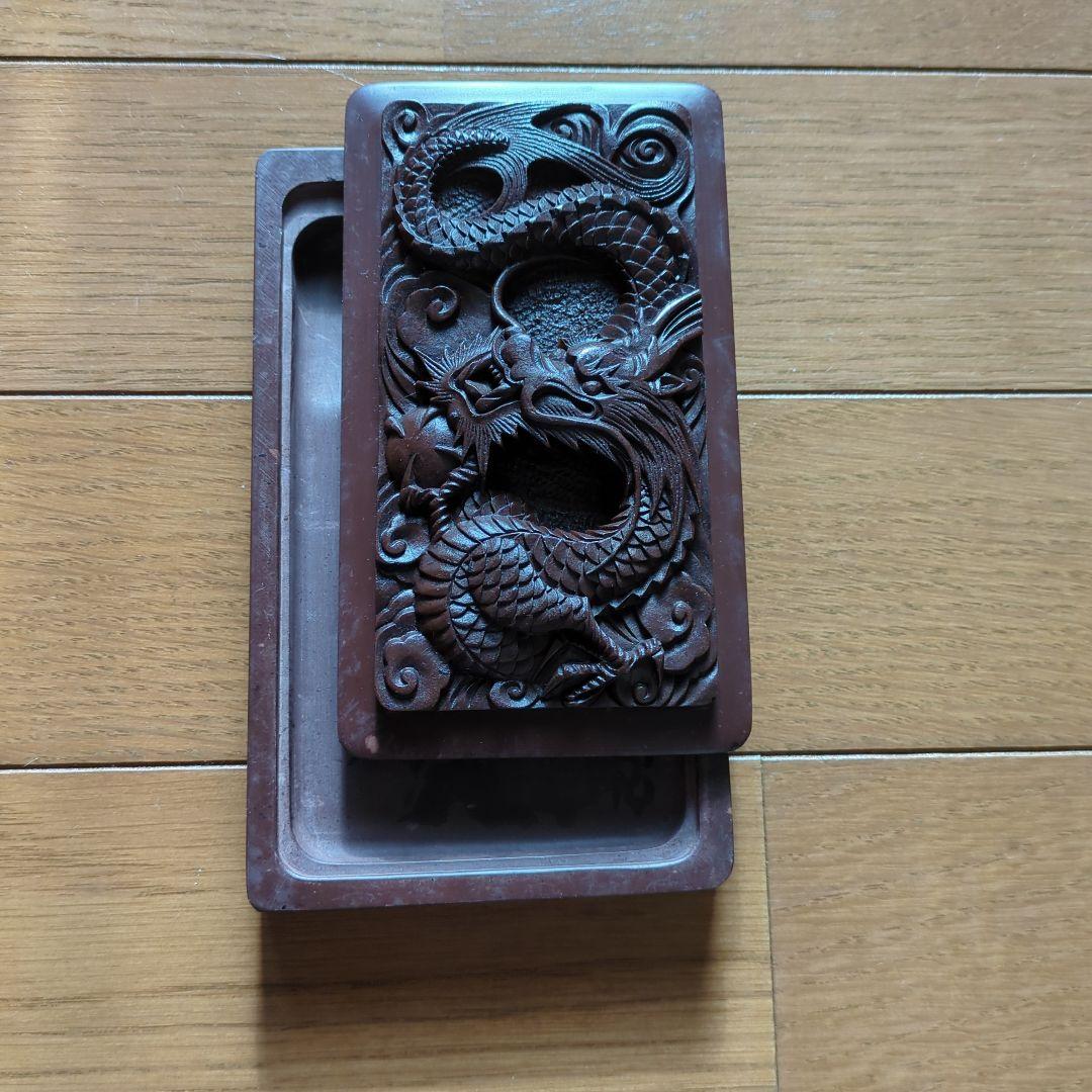 ドラゴン彫刻の石製硯箱