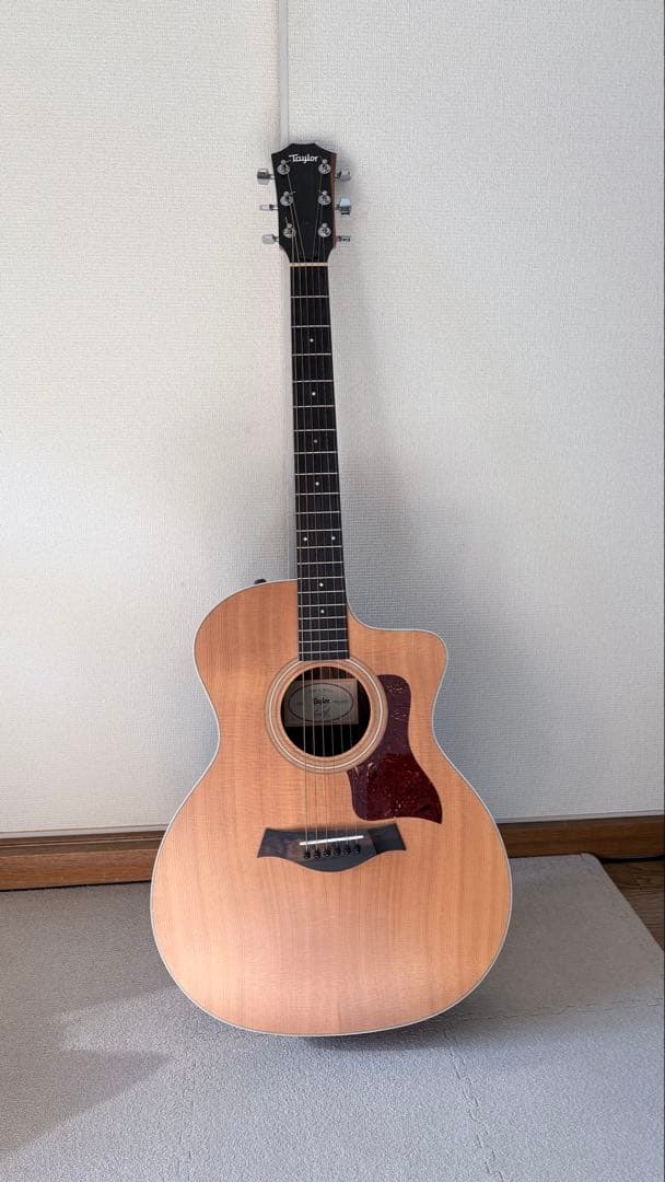 Taylor アコースティックギター カッタウェイ