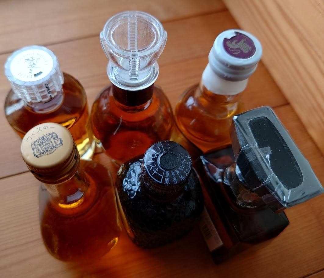 ミニボトル　響17年　ウイスキーのセレクション、特に17年熟成の響が魅力