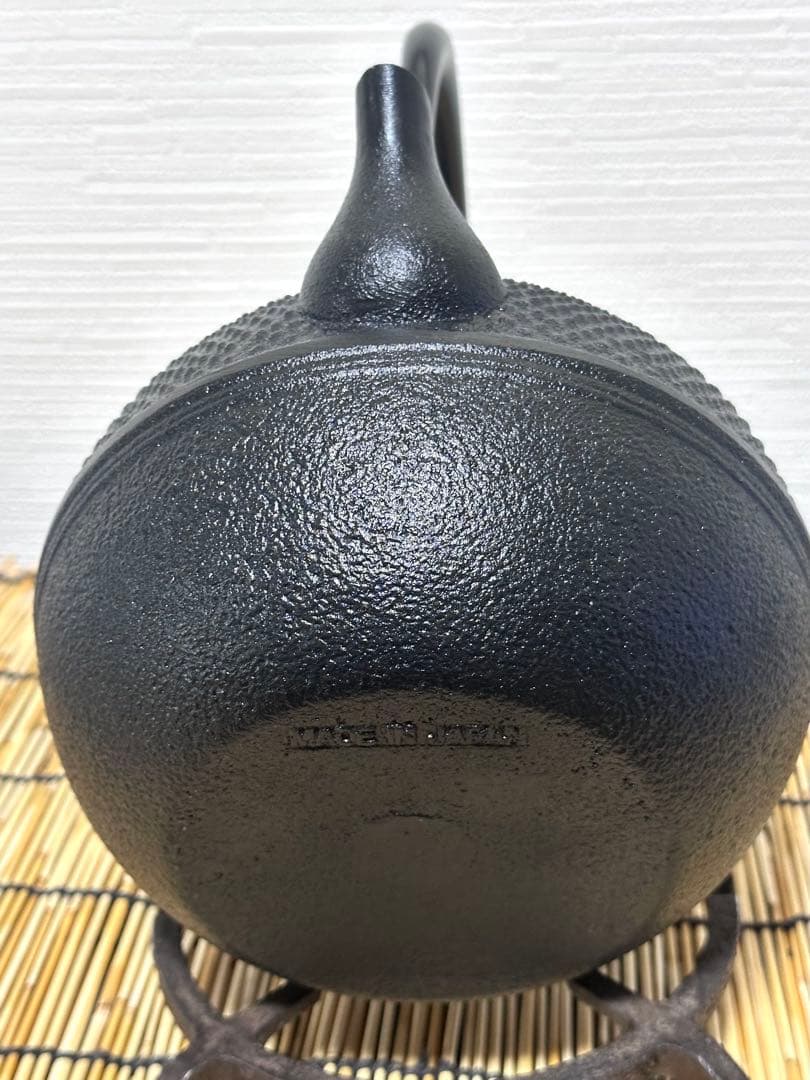 未使用品、供箱、タグ付　南部池永造　１５型福禄アラレ　南部鉄瓶　南部鉄器　鉄瓶