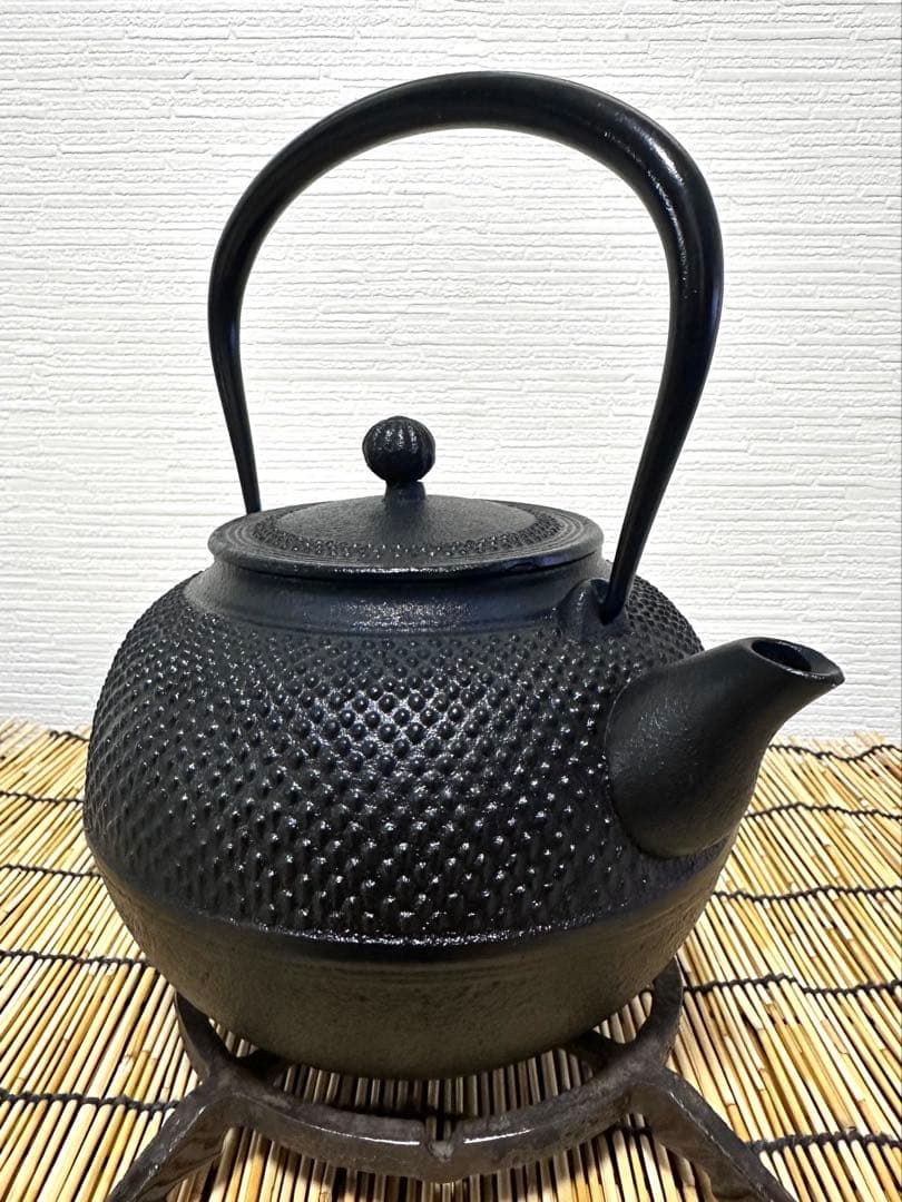 未使用品、供箱、タグ付　南部池永造　１５型福禄アラレ　南部鉄瓶　南部鉄器　鉄瓶