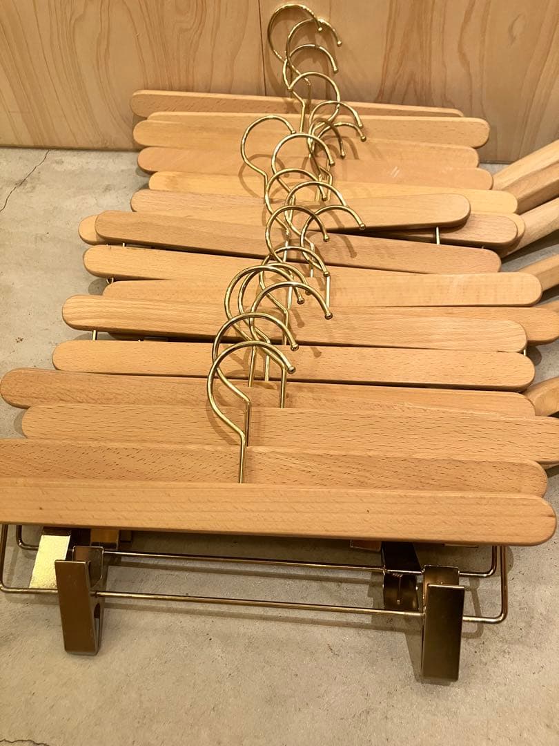 木製　ハンガーまとめて41本　パンツ、トップス用　　つやなし高級感あり＆つやあり