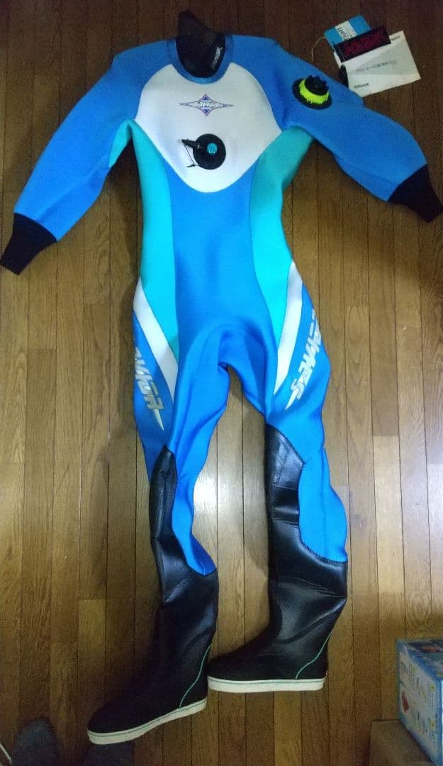 ドライスーツ ダイビング